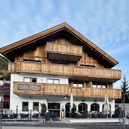 Burgstadl Aparthotel & Restaurant Ладис Екстериор снимка