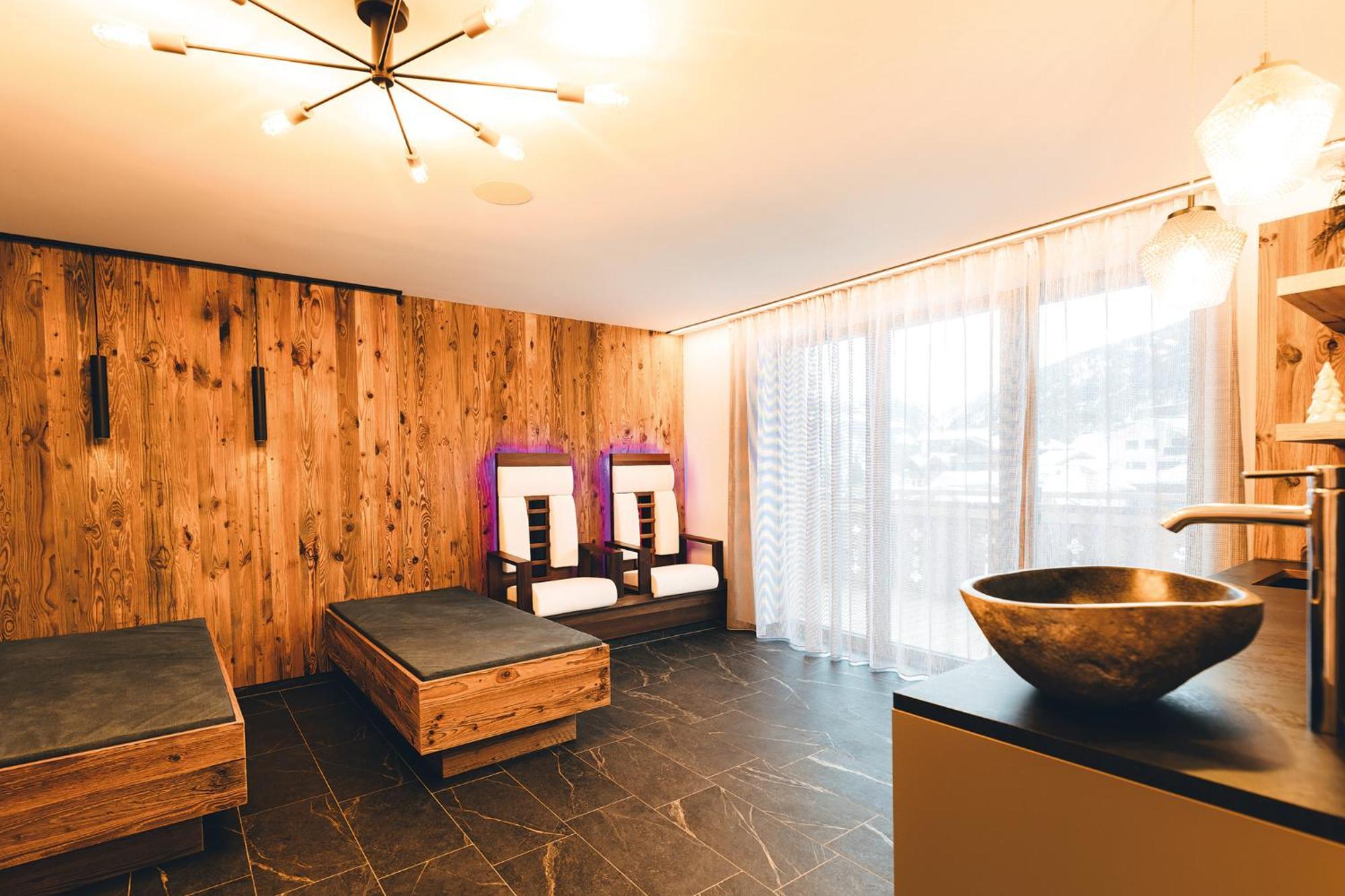 Burgstadl Aparthotel & Restaurant Ладис Екстериор снимка