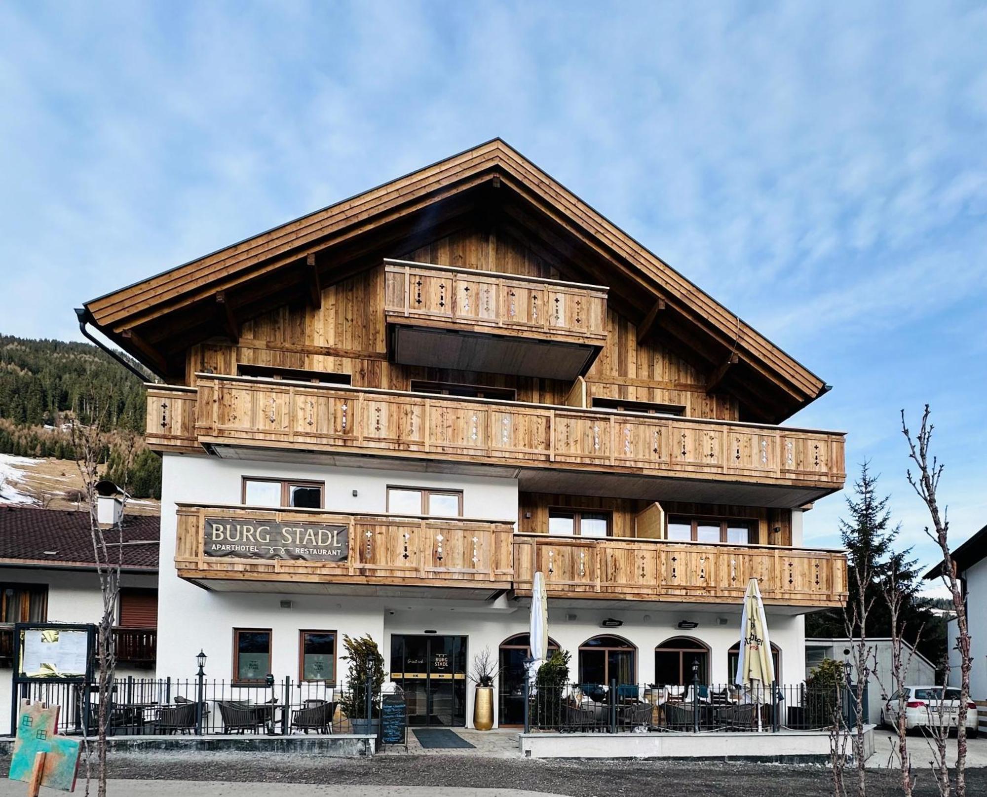Burgstadl Aparthotel & Restaurant Ладис Екстериор снимка