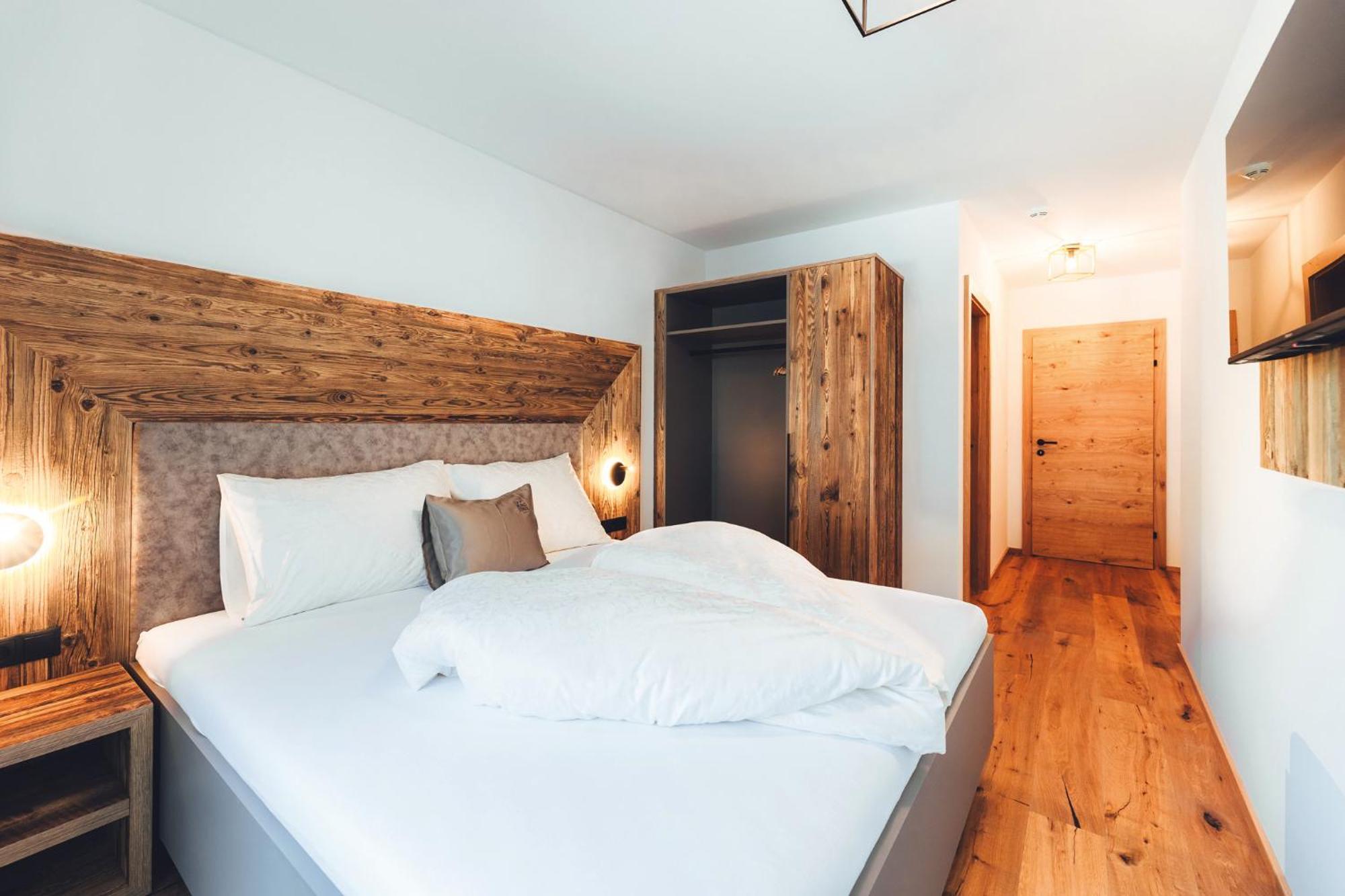 Burgstadl Aparthotel & Restaurant Ладис Екстериор снимка