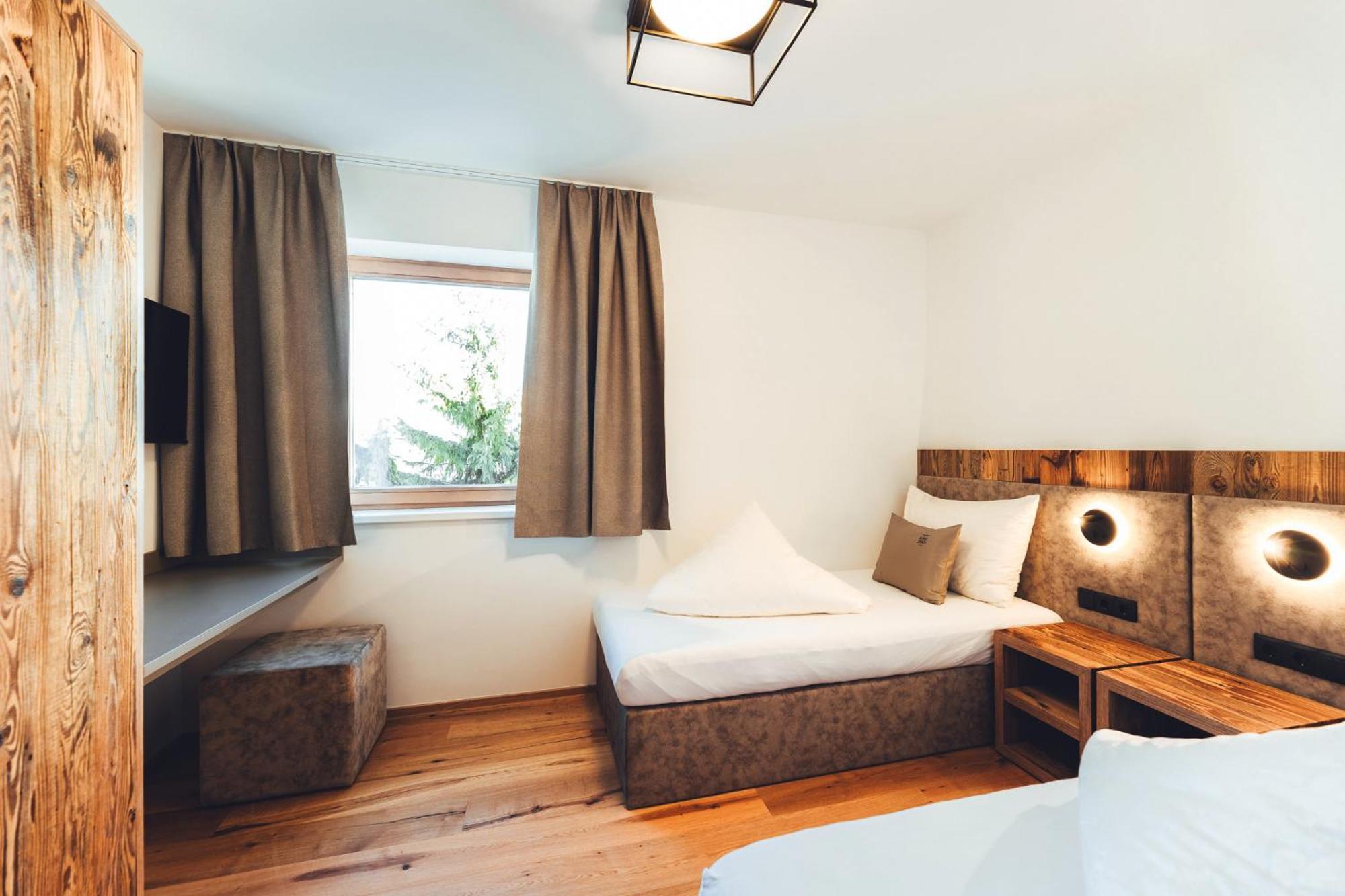 Burgstadl Aparthotel & Restaurant Ладис Екстериор снимка