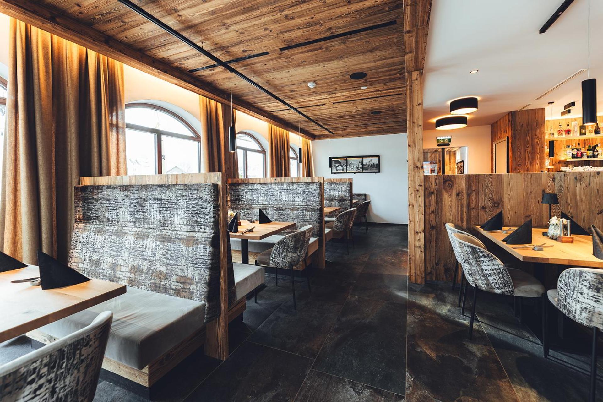 Burgstadl Aparthotel & Restaurant Ладис Екстериор снимка